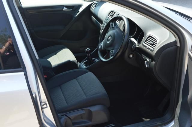 2012 VOLKSWAGEN GOLF 1.6 TDI 5d image 4