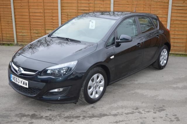 2013 VAUXHALL ASTRA 1.7 CDTI 5d image 1