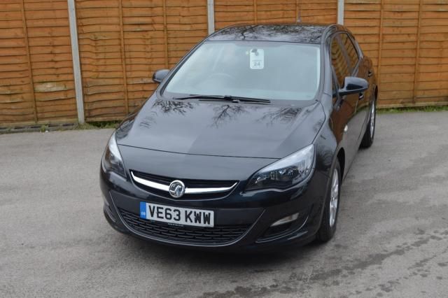 2013 VAUXHALL ASTRA 1.7 CDTI 5d image 2
