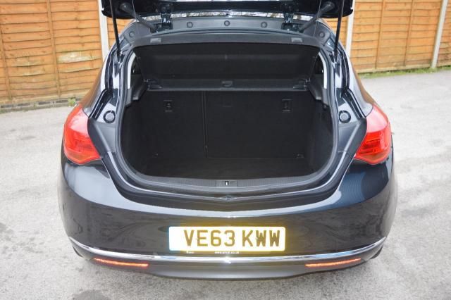 2013 VAUXHALL ASTRA 1.7 CDTI 5d image 7