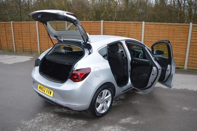 2012 VAUXHALL ASTRA 1.6 SRI 5d image 8