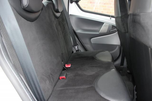 2011 TOYOTA AYGO 1.0 VVT-I ICE MM 5d image 6