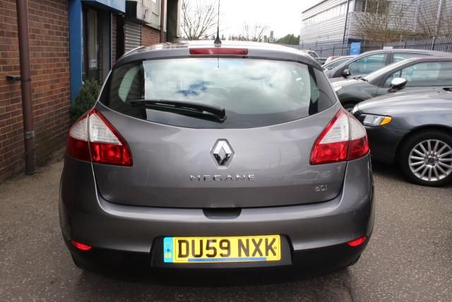 2010 RENAULT MEGANE 1.5 5d image 4