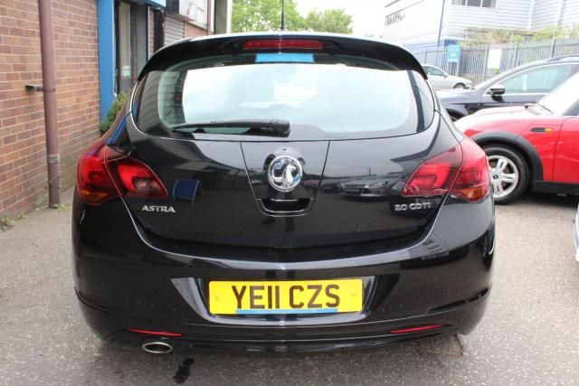 2011 VAUXHALL ASTRA 2.0 SRDTi 5d image 3