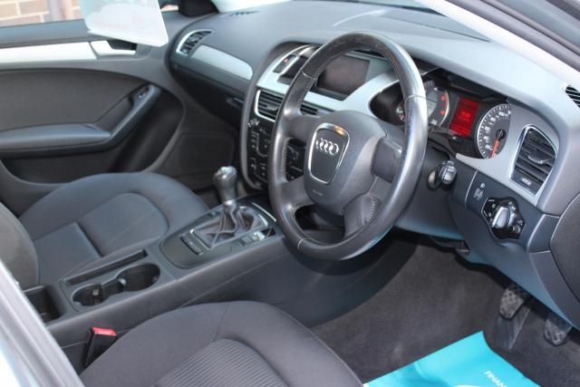 2010 AUDI A4 2.0 AVANT TDi image 5