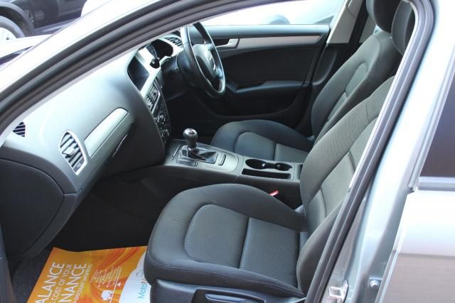 2010 AUDI A4 2.0 AVANT TDi image 6