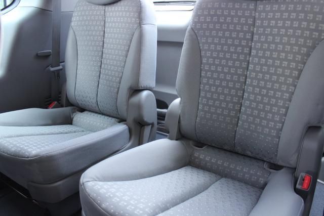 2011 KIA SEDONA 2.2 1 CRDI 5d image 8