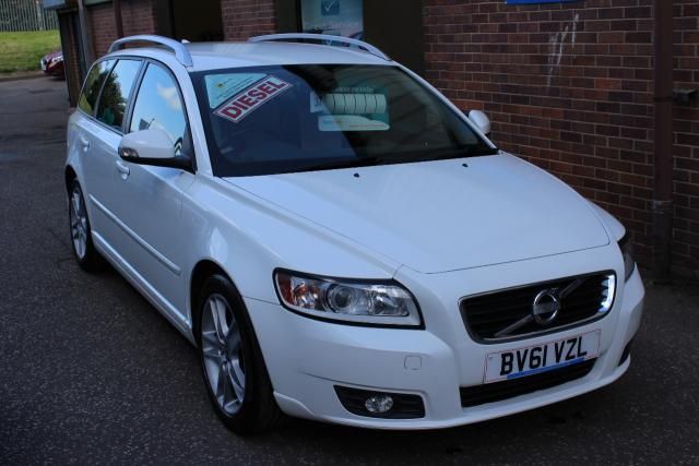 2011 VOLVO V50 1.6 D 5d image 1
