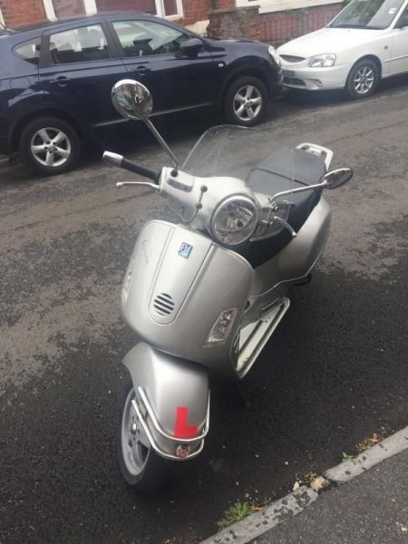 2004 Vespa GT 125 Piaggio Scooter image 1