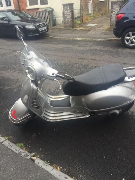 2004 Vespa GT 125 Piaggio Scooter image 2