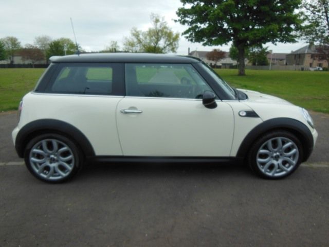 2009 MINI Hatch 1.6 Cooper 3dr image 1