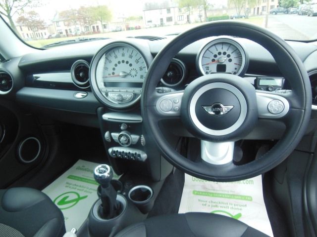 2009 MINI Hatch 1.6 Cooper 3dr image 8