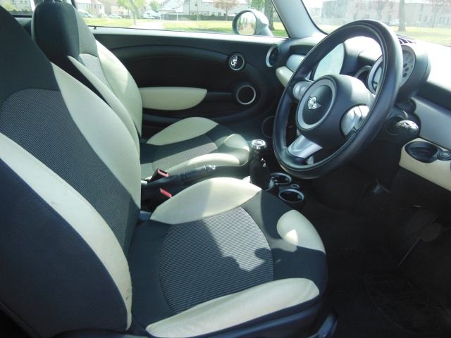 2009 MINI Hatch 1.6 Cooper 3dr image 8