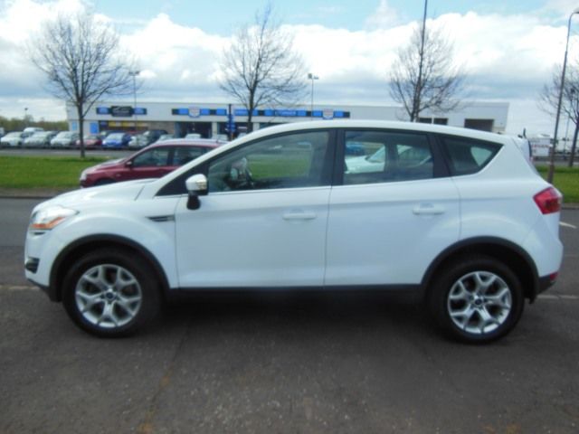 2010 Ford Kuga 2.0 TDCi Zetec 5dr image 3