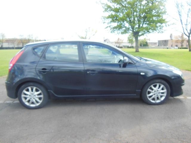 2010 Hyundai i30 1.6 CRDi Comfort 5dr image 1