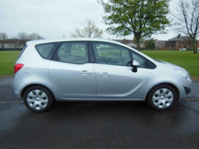 2011 Vauxhall Meriva 1.4 T 16v Exclusiv 5dr image 1