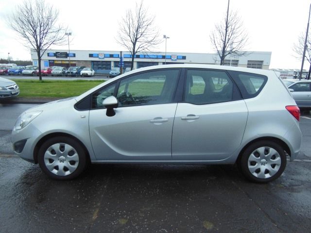 2011 Vauxhall Meriva 1.4 T 16v Exclusiv 5dr image 3