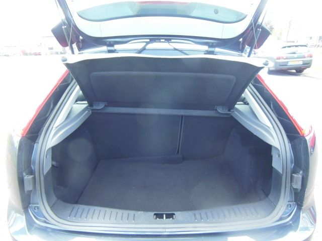 2010 Ford Focus 1.6 Sport 5dr image 5