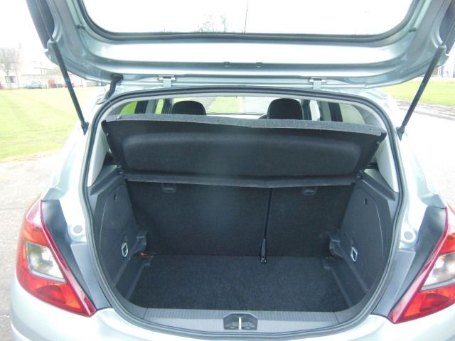 2010 Vauxhall Corsa 1.2 i 16v SXi 5dr image 5