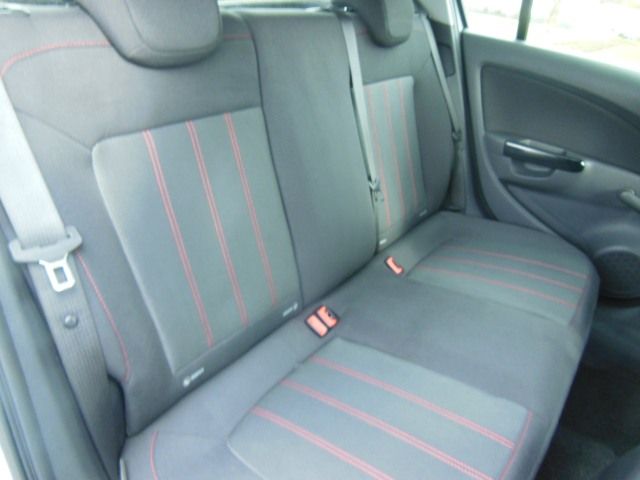 2010 Vauxhall Corsa 1.2 i 16v SXi 5dr image 6
