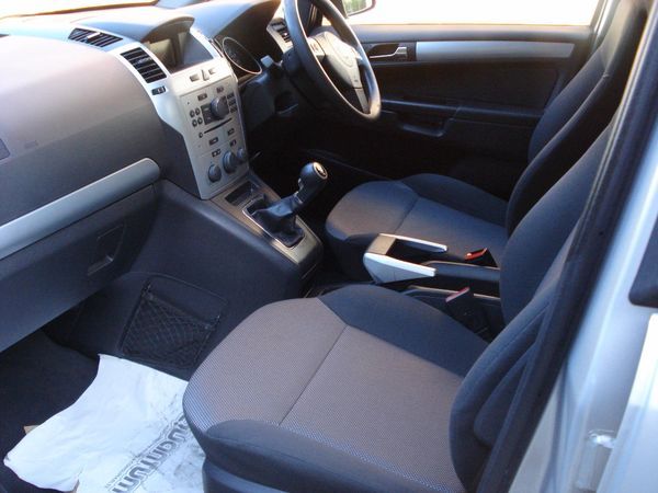 2009 Vauxhall Zafira 1.6i image 9