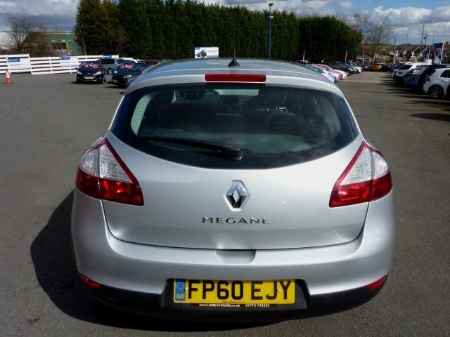 2010 RENAULT MEGANE TOMTOM 1.6 5Dr image 4