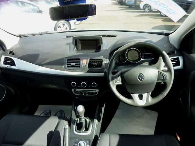 2010 RENAULT MEGANE TOMTOM 1.6 5Dr image 7