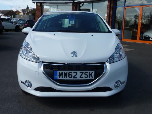 2013 PEUGEOT 208 1.2 3dr image 2
