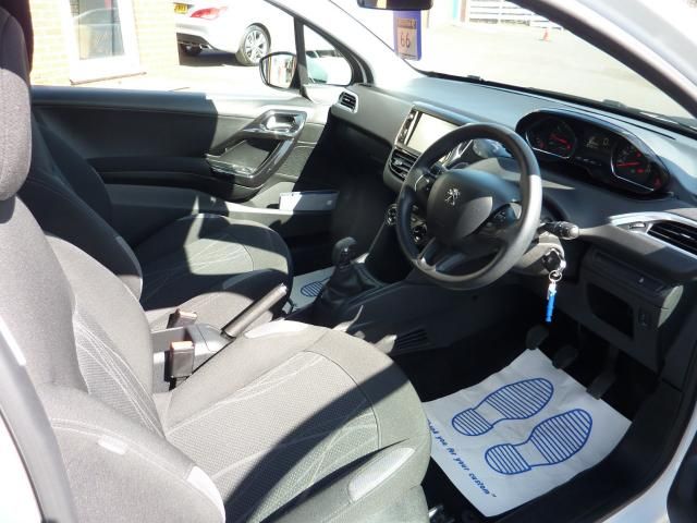 2013 PEUGEOT 208 1.2 3dr image 5