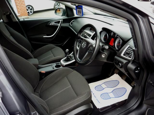 2012 VAUXHALL ASTRA 1.7 CDTi SRi 5dr image 5