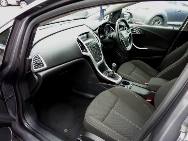 2012 VAUXHALL ASTRA 1.7 CDTi SRi 5dr image 6