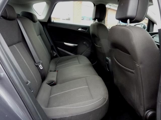 2012 VAUXHALL ASTRA 1.7 CDTi SRi 5dr image 7