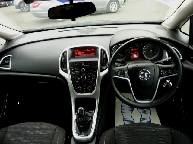 2012 VAUXHALL ASTRA 1.7 CDTi SRi 5dr image 8