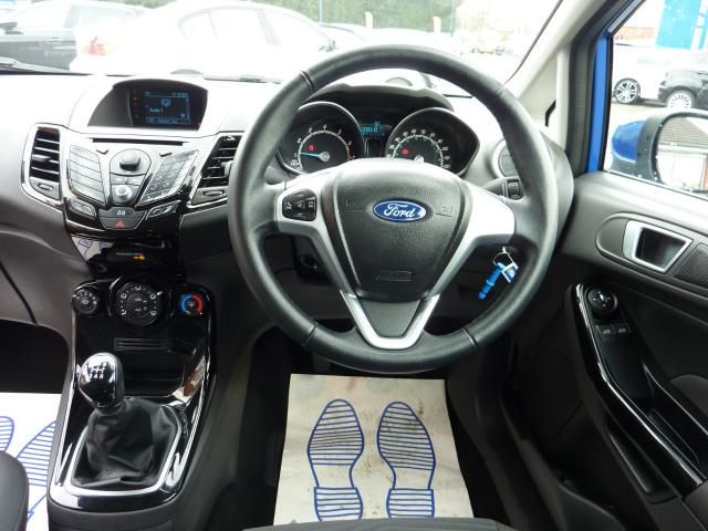 2013 FORD FIESTA 1.2 ZETEC 3dr image 6