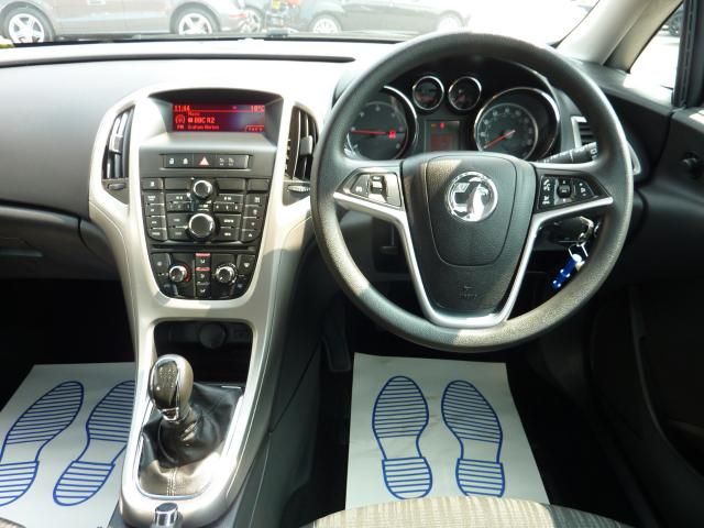 2012 VAUXHALL ASTRA 1.7 CDTi 5dr image 6