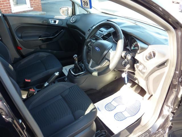 2013 FORD FIESTA 1.5 TDCi ZETEC 5dr image 5