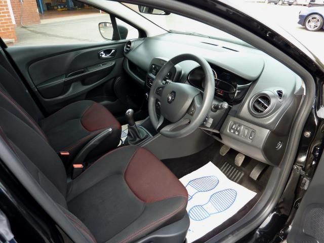 2014 RENAULT CLIO 1.5 DCi 5dr image 5