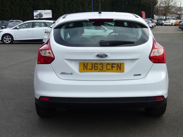 2013 FORD FOCUS 1.6 TDCi ZETEC 5dr image 4