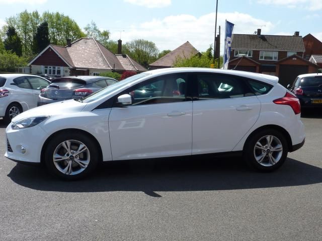 2012 FORD FOCUS 1.6 TDCi ZETEC 5dr image 3