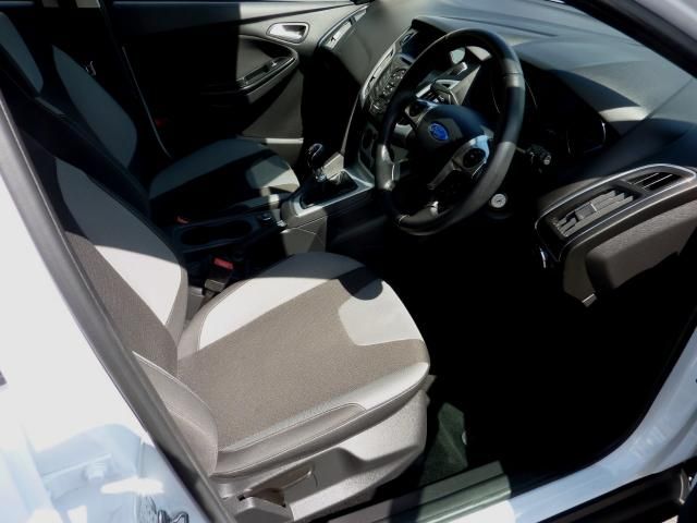 2012 FORD FOCUS 1.6 TDCi ZETEC 5dr image 5