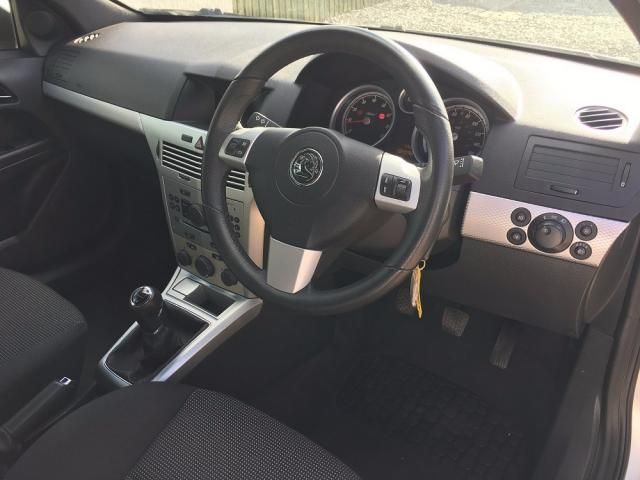 2010 VAUXHALL ASTRA 1.6 SRI 3d image 5