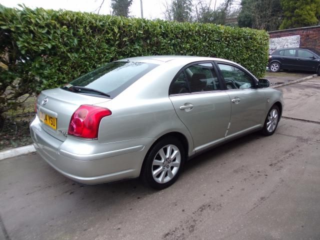 2004 TOYOTA AVENSIS 2.0 5d image 2
