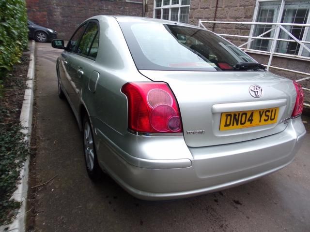 2004 TOYOTA AVENSIS 2.0 5d image 4