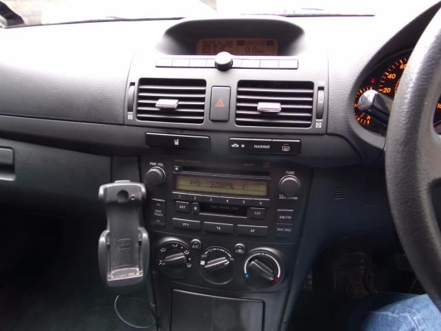 2004 TOYOTA AVENSIS 2.0 5d image 7