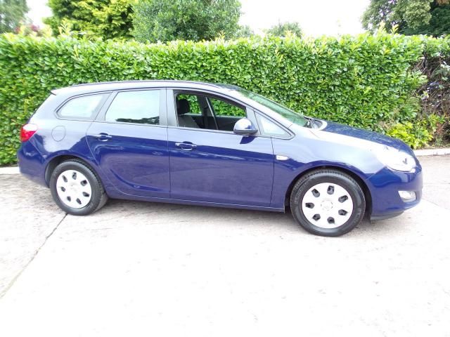2012 VAUXHALL ASTRA 1.7 CDTI 5d image 3