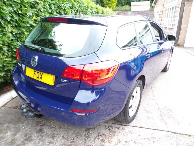 2012 VAUXHALL ASTRA 1.7 CDTI 5d image 4