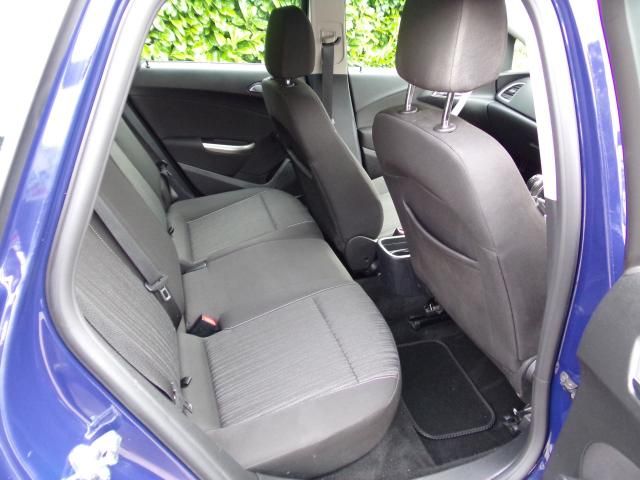 2012 VAUXHALL ASTRA 1.7 CDTI 5d image 6