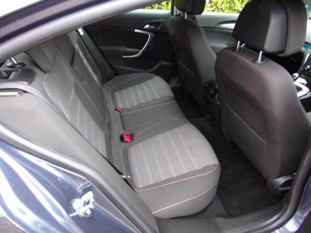 2011 VAUXHALL INSIGNIA 1.8 5d image 7