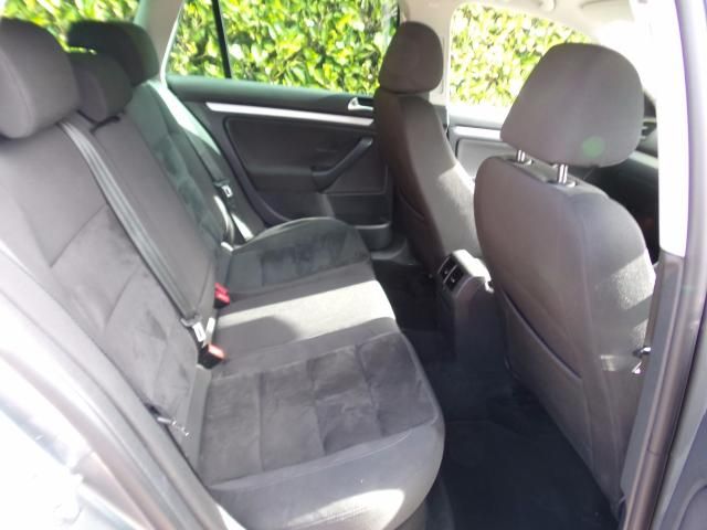 2011 VOLKSWAGEN GOLF 1.6 SPORTLINE TDI 5d image 6