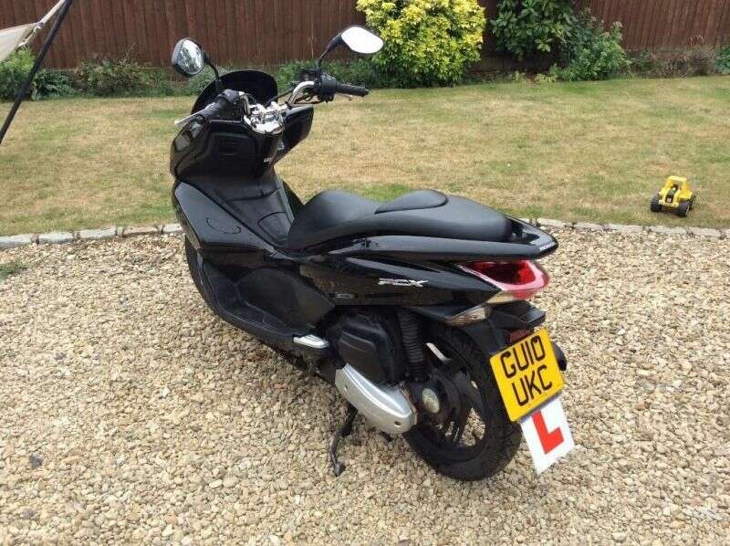 2010 Honda PCX 125 scooter image 2